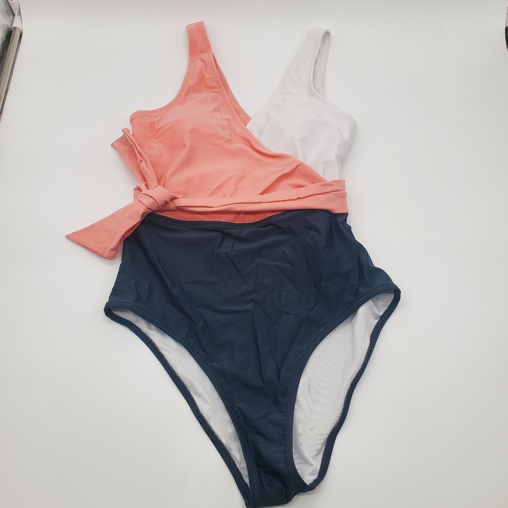☆ Cupshe Knotted Colorblock One Piece Swim Suit Size Medium Peach White Blue NWT